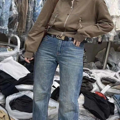 ‎ بنطلون جينز نسائي بتصميم أنيق بلون أزرق