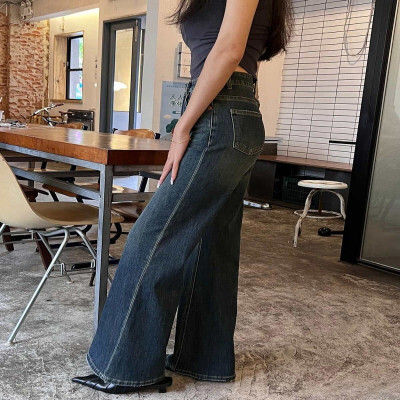 ‎ بنطلون جينز نسائي بتصميم أنيق بلون أزرق