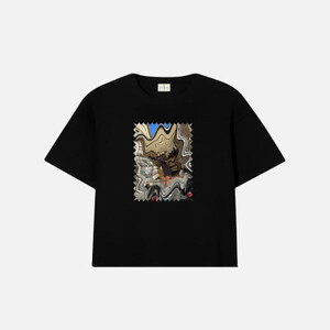 تي شيرت نسائي بلون أسود بتصميم جميل