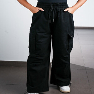 ‎ بنطلون نسائي بتصميم عملي بلون أسود