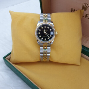 ساعة نسائية فاخرة من ماركة رولكس