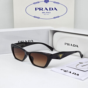 نظارة شمسية نسائية ماركة برادا PRADA
