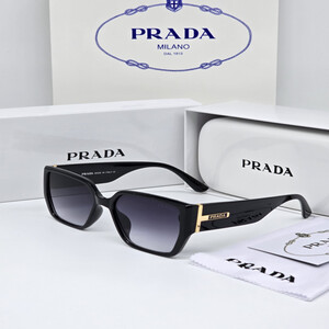 نظارة شمسية نسائية ماركة برادا PRADA