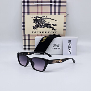 نظارة شمسية نسائية من ماركة بربري