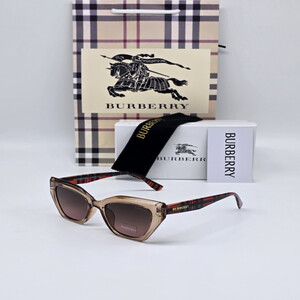 نظارة شمسية نسائية من ماركة بربري