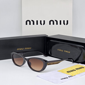 نظارة شمسية نسائية من ماركة ميوميو MIU MIU