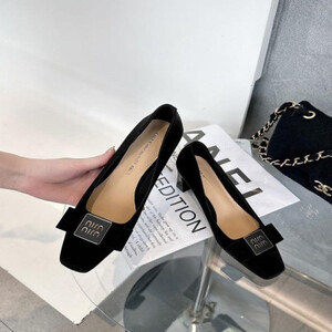 ‎ حذاء نسائي أنيق بلون أسود