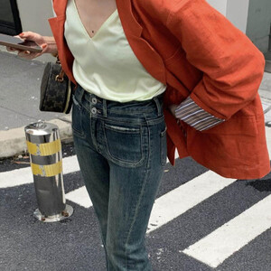 ‎ بنطلون جينز نسائي بلون أزرق