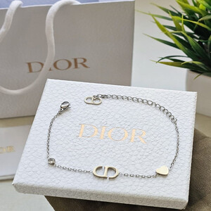 اسوارة ديور Dior