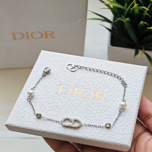 اسوارة ديور Dior