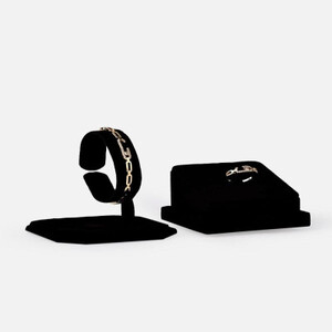 ‎ طقم نسائي ناعم بلون ذهبي