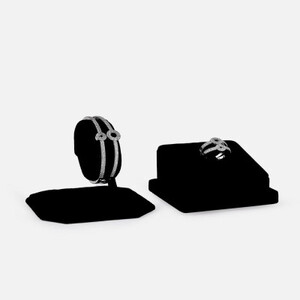 ‎ طقم نسائي ملفت بلون فضي