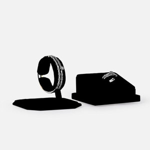 ‎ طقم نسائي ملفت بلون فضي