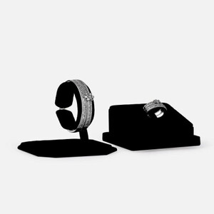 ‎ طقم نسائي ملفت بلون فضي