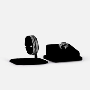 ‎ طقم نسائي ملفت بلون فضي