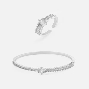 ‎ طقم نسائي ملفت بلون فضي