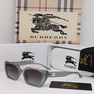 نظاره شمسيه نسائية من ماركة بربري