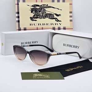 نظارة شمسية نسائية من بربري BURBERRY