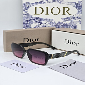 نظارة شمسية نسائية من ديور DIOR