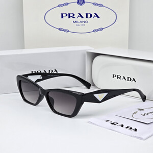 نظارة شمسية نسائية ماركة برادا PRADA