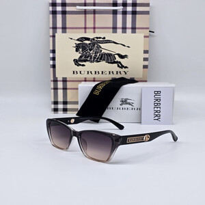 نظارة شمسية نسائية من ماركة بربري