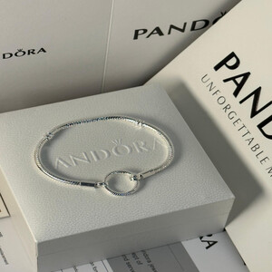 أسوارة مميزة من ماركة باندورا Pandora