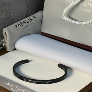 اسوارة انيقة من ماركه ميسيكا