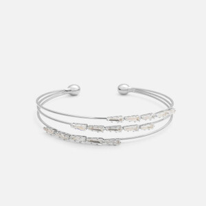 اسوارة نسائية بتصميم متفرد بلون فضي