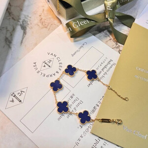 أسوارة نسائية من ماركه - فان كليف