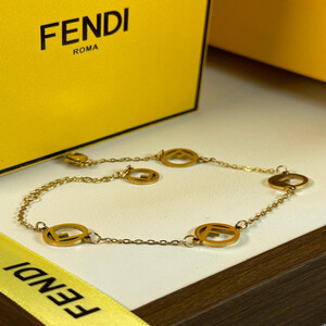 أسوارة نسائية من ماركة فندي FENDI