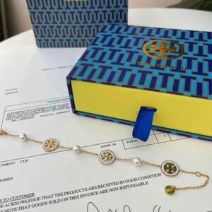 اسوارة نسائية انيقة من ماركة توري بورش