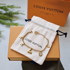 اسوارة انيقة من ماركة الفي LV