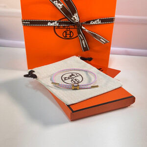 أسوارة من ماركة هرمز