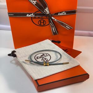 أسوارة من ماركة هرمز