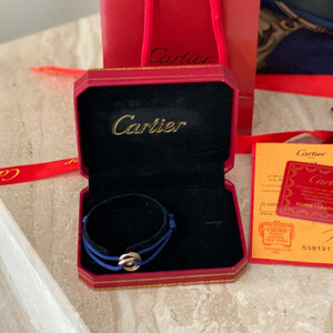اساور من ماركة كارتير