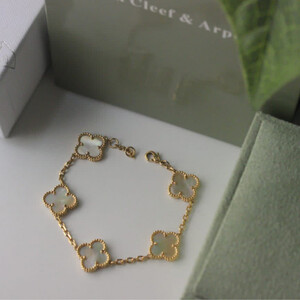 اسوارة نسائية - ماركه فان كليف