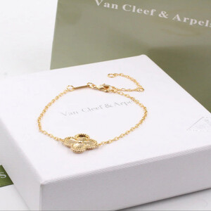 اسواره نسائية من ماركه فاان كليف