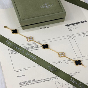 اسواره نسائية من ماركه -فان كليف