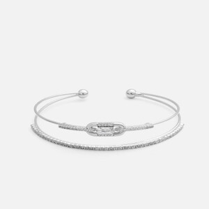 اسوارة بتصميم كلاسيك باللون الفضي