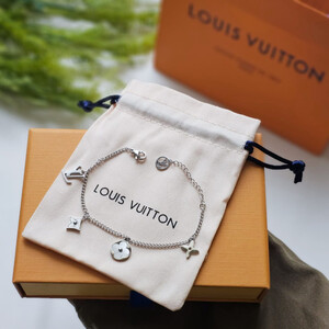 اسوارة انيقة من ماركة الفي LV