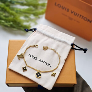 اسوارة انيقة من ماركة الفي LV