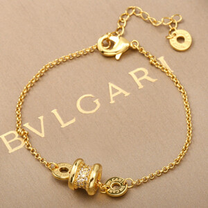 أسواره نسائية أنيقة من ماركة بولغاري