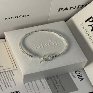 أسوارة انيقة من ماركة باندورا - Pandora