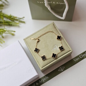 أسواره نسائية من ماركه - فان كليف