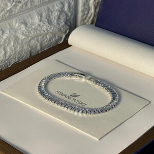 أسوارة نسائية انيقه من سواروفسكي