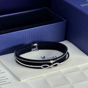 اسوارة من ماركة اسوارفسكي