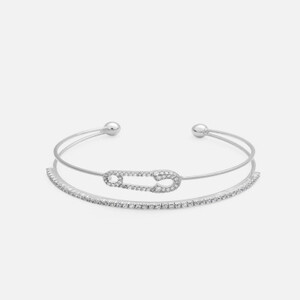 اسوارة نسائية بتصميم جذاب بلون فضي