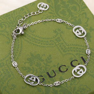 اسوارة انيقة من قوتشي