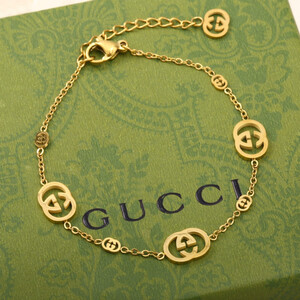 اسوارة انيقة من قوتشي