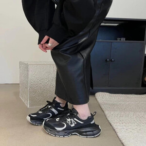 ‎ حذاء نسائي عصري باللون الأسود